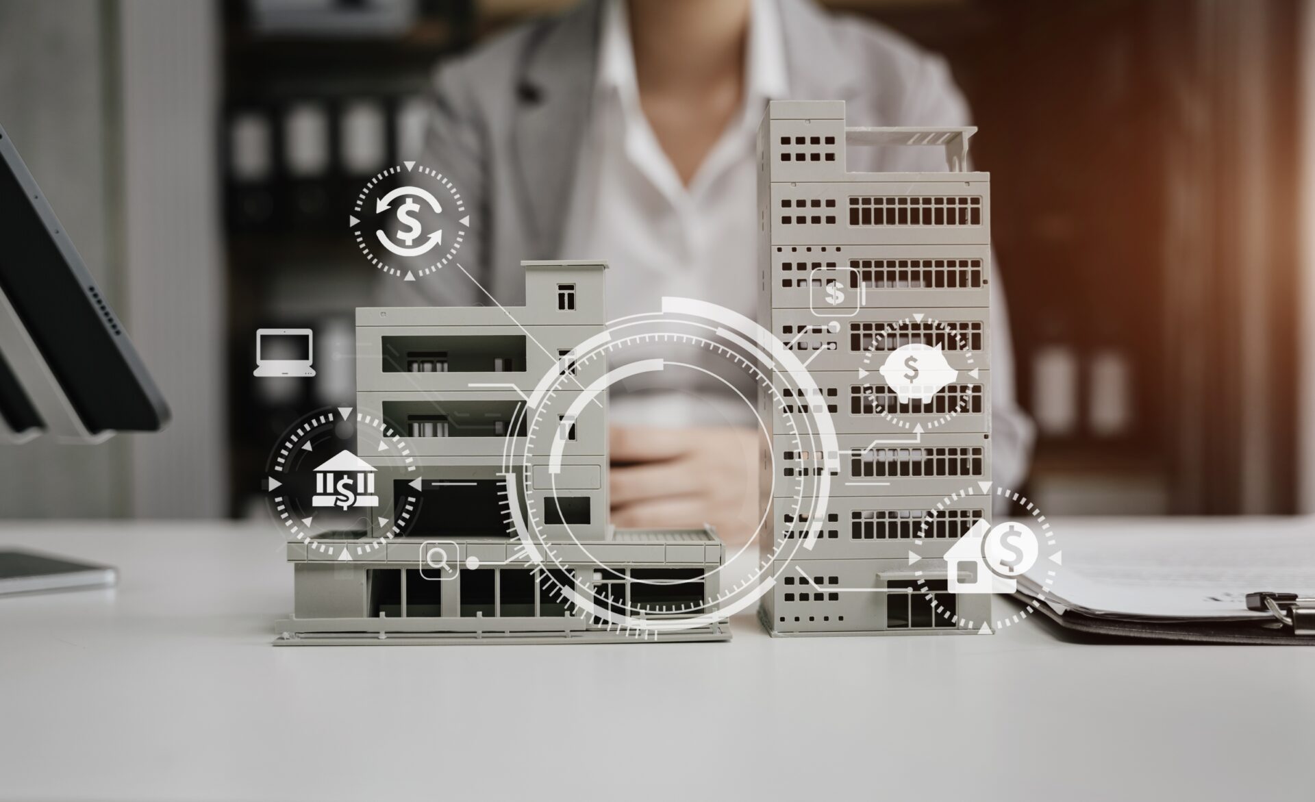 建物を分析している画像